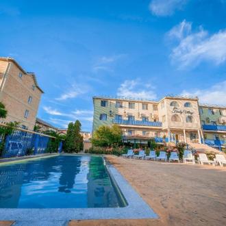 Отель Family Village | Фото 1