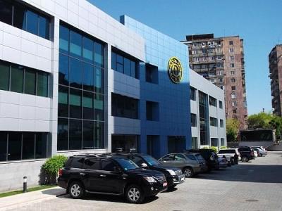 Бассейн Gold's Gym